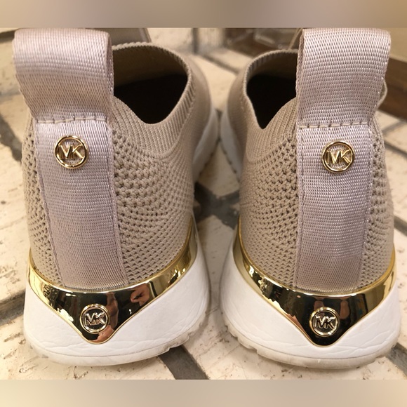 🤑PRICE DROP🤑  Michael Michael Kors Bodie Slip On Sneakers - Picture 4 of 11
